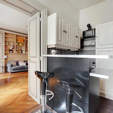 Saint-germain-des-pres Ideal Pour Visiter باريس